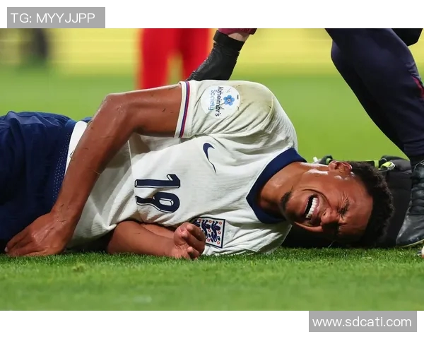 足球球星脚踝手术失误引发广泛关注对运动员健康保障的严峻挑战 足球球星脚踝手术失误引发广泛关注对运动员健康保障的严峻挑战