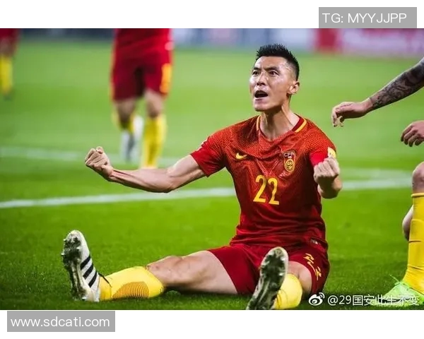 身上纹汉字的足球明星背后的故事与文化意义解析 身上纹汉字的足球明星背后的故事与文化意义解析